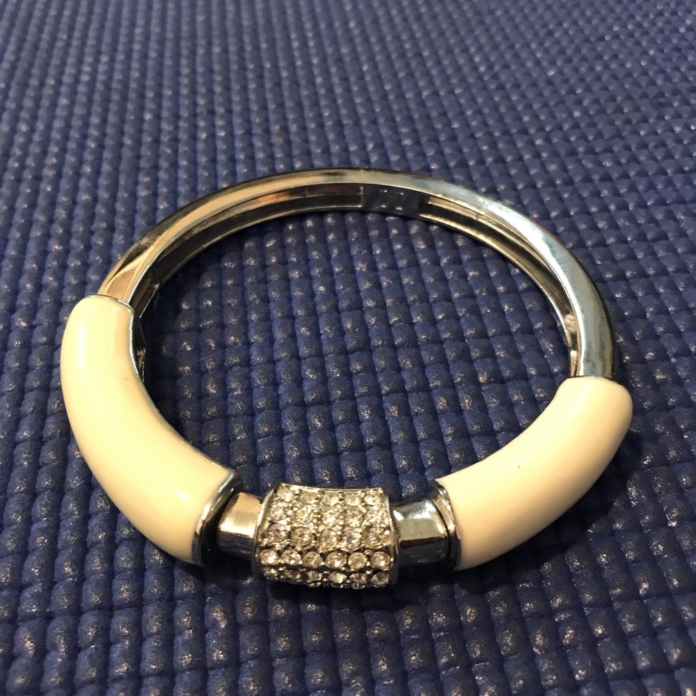 Stretchy bangle bracelet